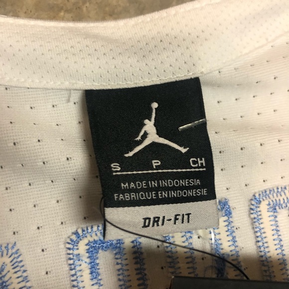 Michael Jordan North Carolina Tar Heels 23 Jersey - Picture 3 of 4